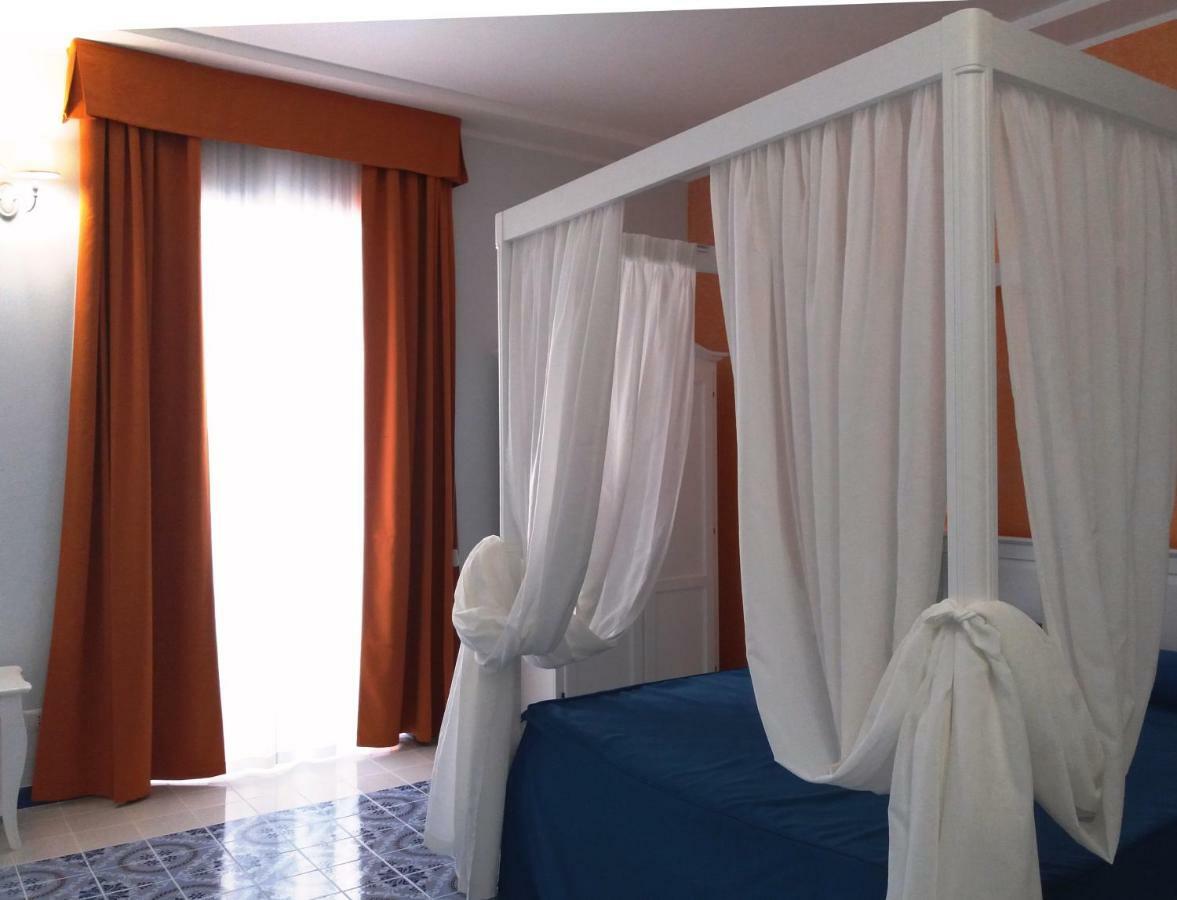 Odysseus Hotel Lipari  Bagian luar foto