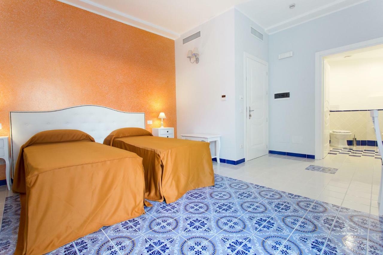 Odysseus Hotel Lipari  Bagian luar foto