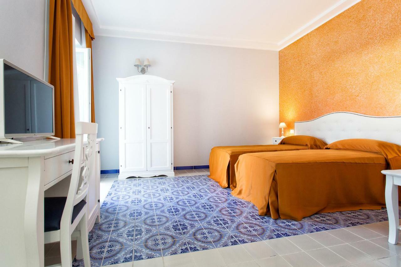 Odysseus Hotel Lipari  Bagian luar foto