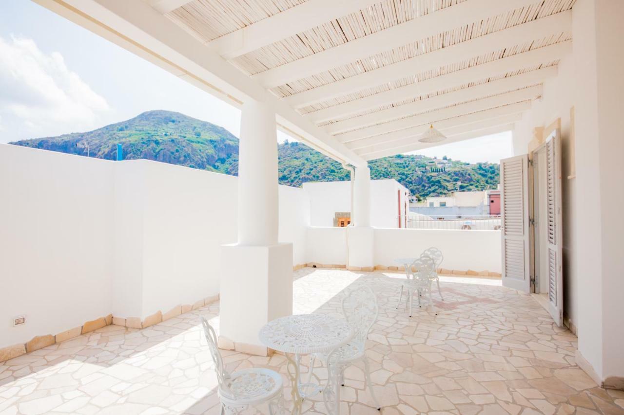 Odysseus Hotel Lipari  Bagian luar foto