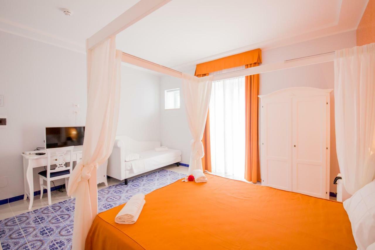 Odysseus Hotel Lipari  Bagian luar foto