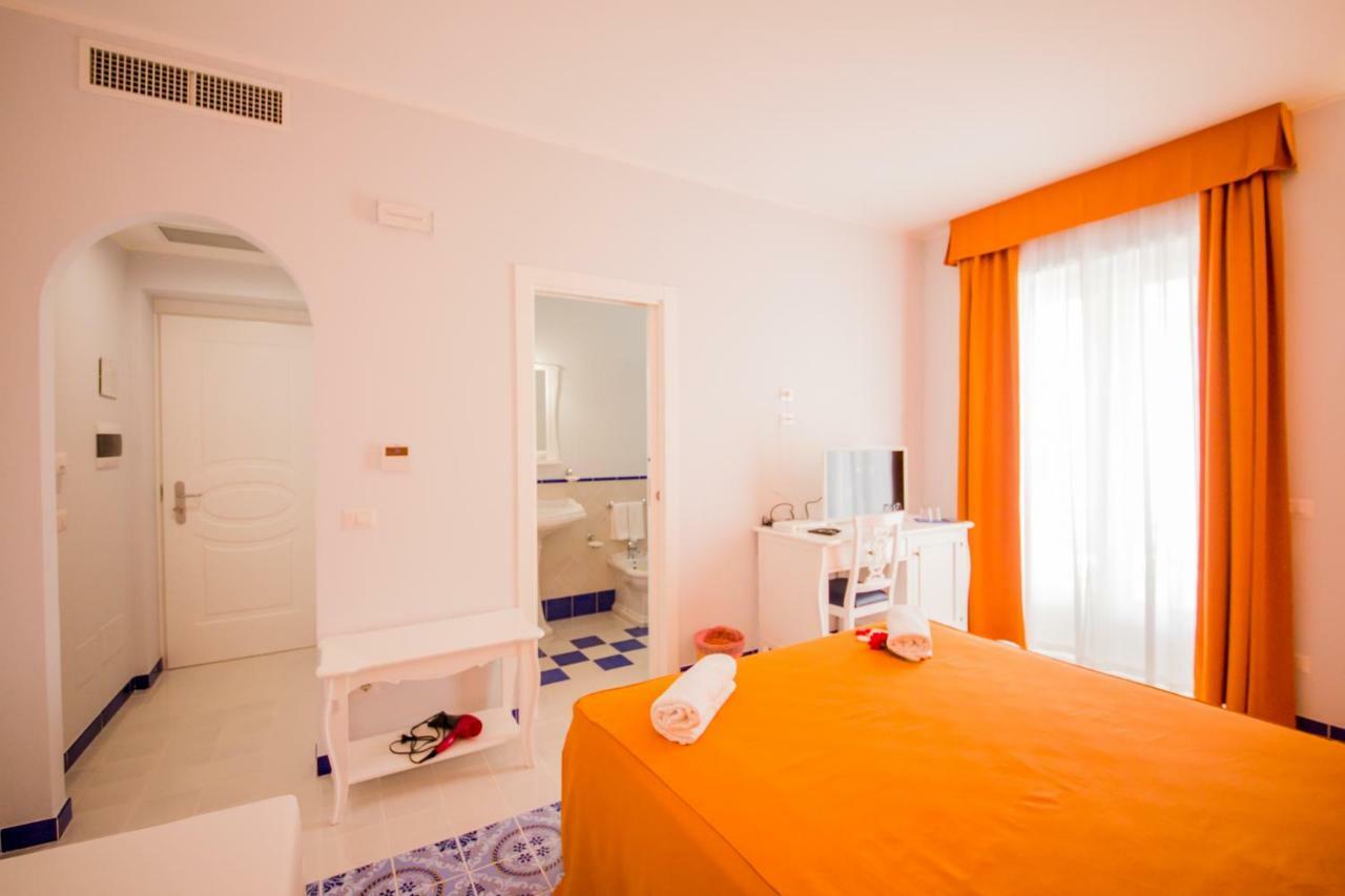 Odysseus Hotel Lipari  Bagian luar foto